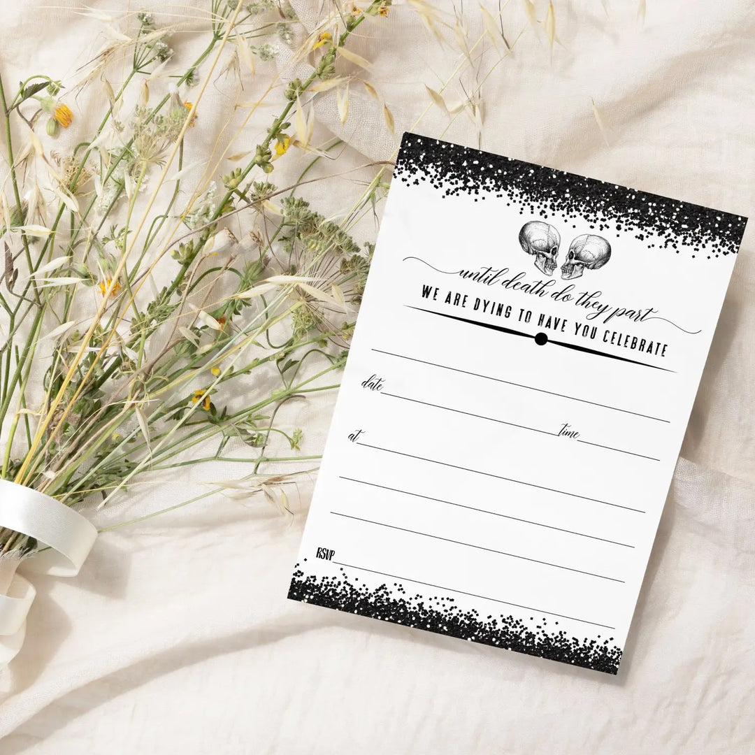 Gothic skull halloween party invites - 25ct black & white 5x7 - invitations